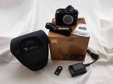 Nikon D90 -solo corpo- più accessori