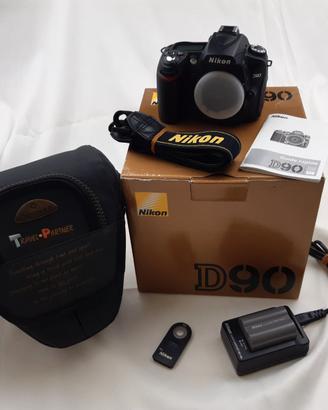 Nikon D90 -solo corpo- più accessori