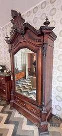 mobile antico in legno pregiato con specchio