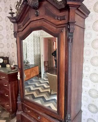 mobile antico in legno pregiato con specchio