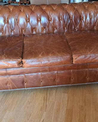 Divano Chesterfield  in  pelle 3 posti