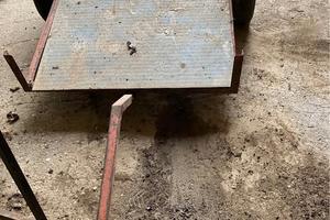 Rimorchio agricolo piano con ralla