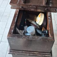Mobiletto antico lustrascarpe