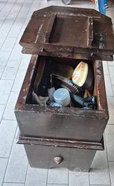 Mobiletto antico lustrascarpe