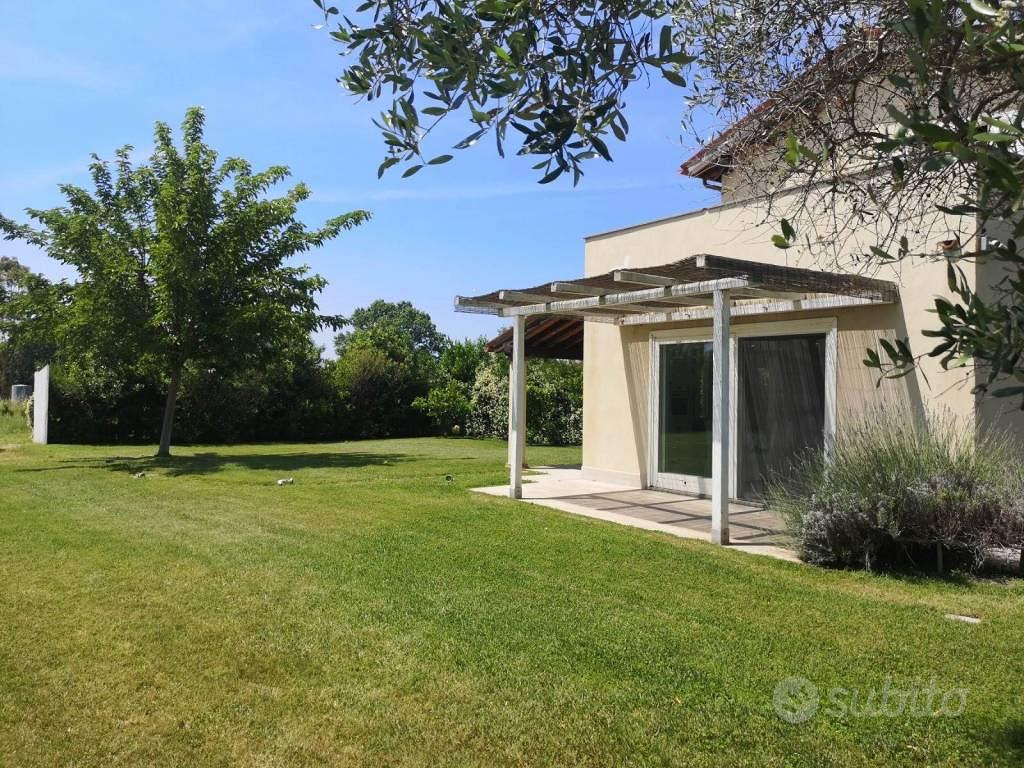 House in Pescia Romana - View 2