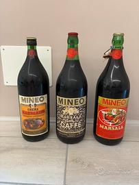Bottiglioni di vino marsala