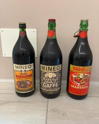 Bottiglioni di vino marsala
