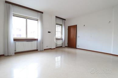 4 LOCALI A SAN BENEDETTO DEL TRONTO