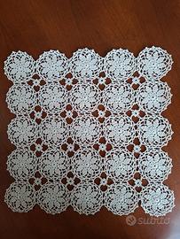 Centrino quadrato all'uncinetto cotone ècru 34x34