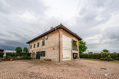 Porzione di Bifamiliare con Giardino Privato