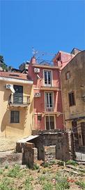 Casa indipendente su più livelli Mili San Pietro