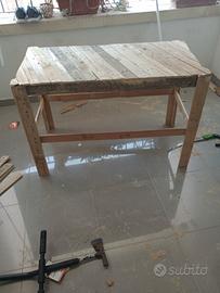 tavolino artigianale con legno di recupero