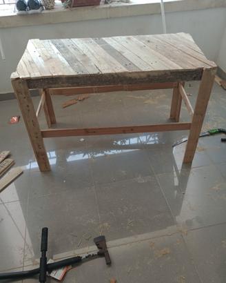 tavolino artigianale con legno di recupero