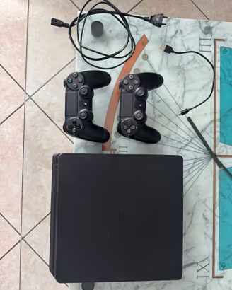Ps4 500gb e 10 giochi ps4 e 2 joystick