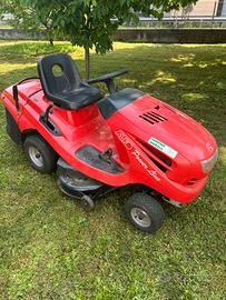 Trattorino taglia erba