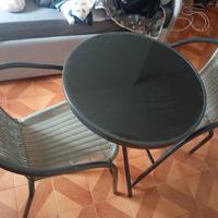 Tavolino giardino o balcone con due seggiole fumé