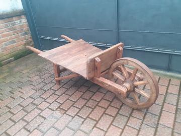 carriola antica in legno 