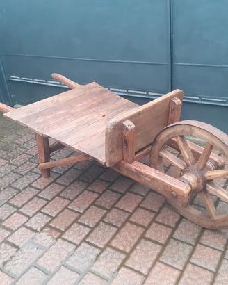 carriola antica in legno 