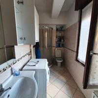 Stanza singola a Biassono con posto auto libera