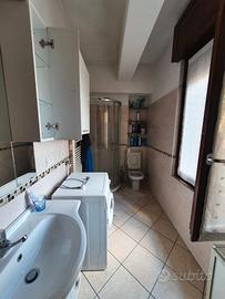 Stanza singola a Biassono con posto auto libera