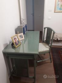 tavolo/scrivania e sedia
