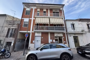 APPARTAMENTO CON GARAGE SECONDO PIANO