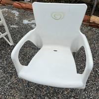 Poltroncina con gambe in alluminio