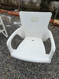 Poltroncina con gambe in alluminio