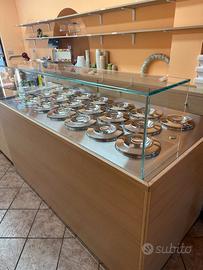 Arredamento completo gelateria/pasticceria con ban