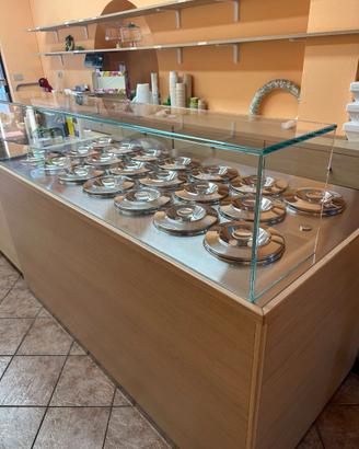 Arredamento completo gelateria/pasticceria con ban