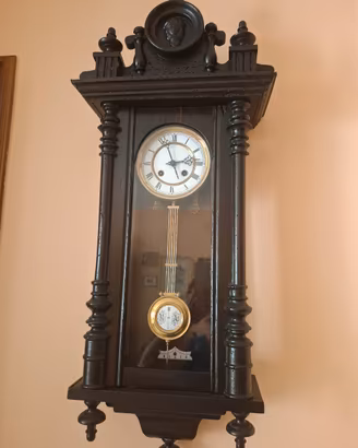 Orologio a pendolo antico