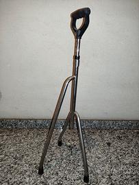 Bastone tripode o treppiedi