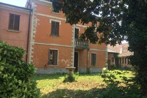 Casa padronale con area spazio commerciale