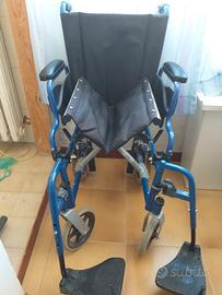 Sedia a rotelle pieghevole usata