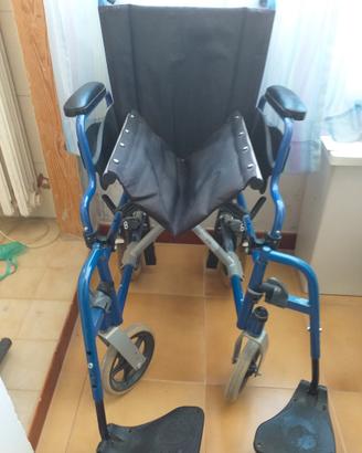 Sedia a rotelle pieghevole usata