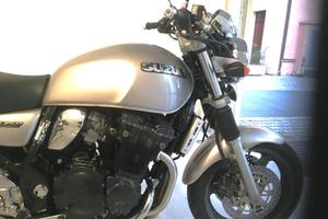 Moto Suzuki GSX 750cc HINAZUMA