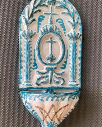 Acquasantiera da parete in ceramica smaltata