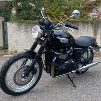 Triumph T100 Bonneville "black" iniezione