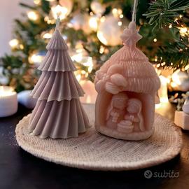 Set di candele decorative a tema natalizio.