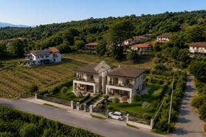TER. RESIDENZIALE A VEZZANO LIGURE