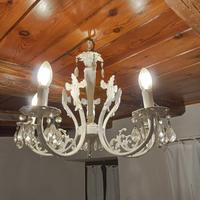 Lampadario bianco stile shabby