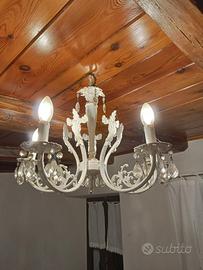 Lampadario bianco stile shabby