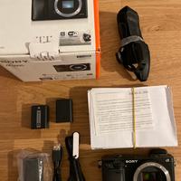 Sony a6000 + 2 batterie + alimentatore