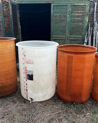 4 vasche/botti in vetroresina alimentare per vino