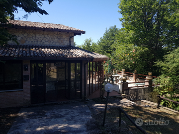 Villetta a due piani con giardino