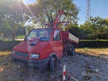 Iveco 35.8 ribaltabile trilaterale con braccio