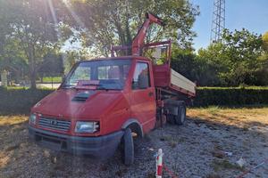 Iveco 35.8 ribaltabile trilaterale con braccio