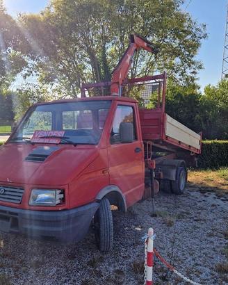 Iveco 35.8 ribaltabile trilaterale con braccio