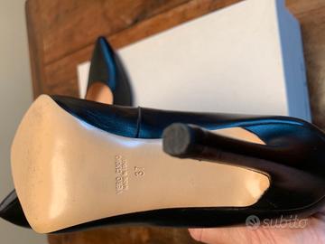 Decoltè in pelle nera marchio Chiarini Bologna