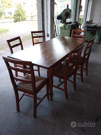 Tavolo in noce e sedie abbinate